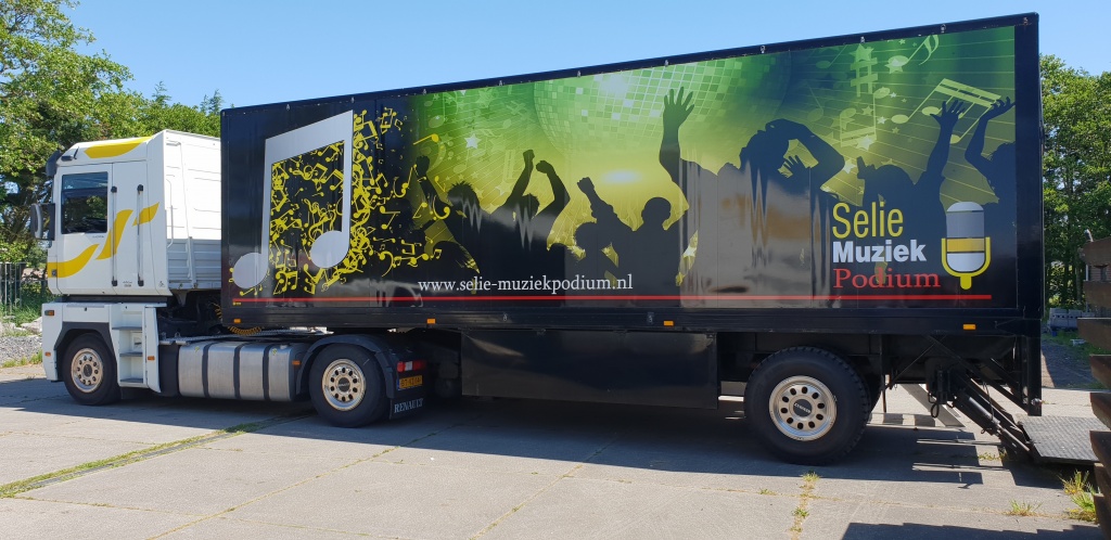 Podiumwagen linkerzijkant